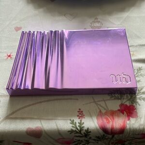 Urban Decay beauty with an edge eyeshadow palette